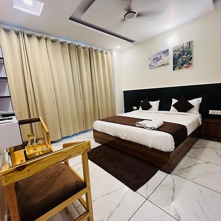 The Royal Galaxy Hotel Rishīkesh Buitenkant foto