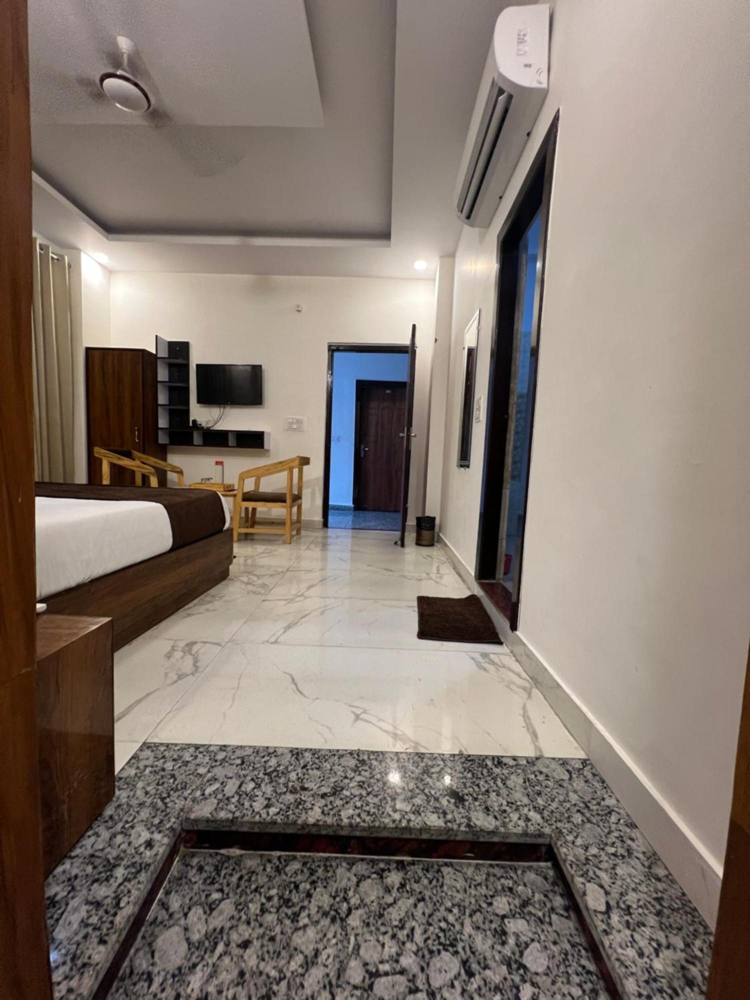 The Royal Galaxy Hotel Rishīkesh Buitenkant foto
