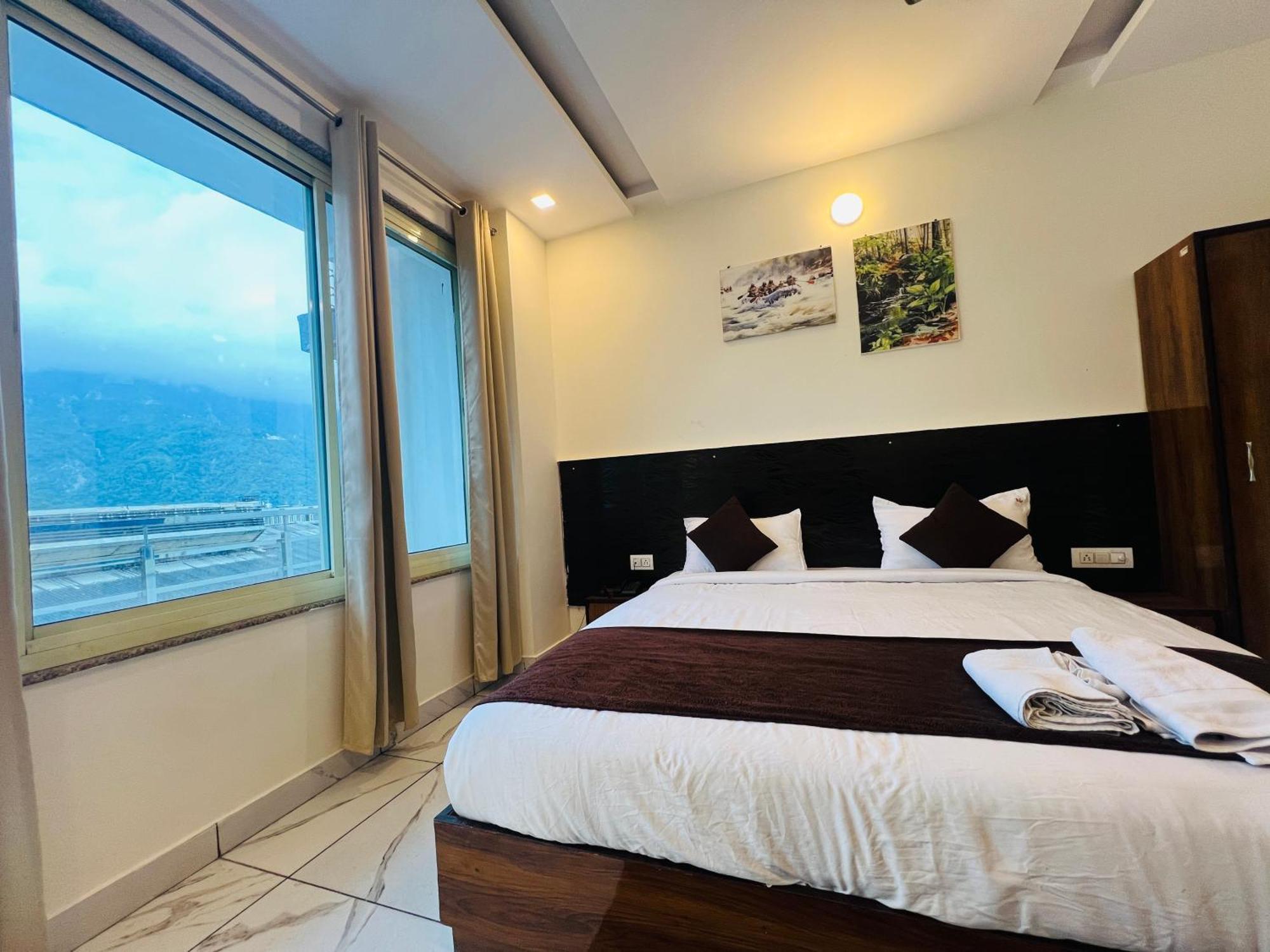 The Royal Galaxy Hotel Rishīkesh Buitenkant foto